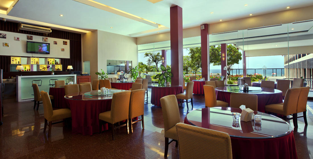 holiday palace resort restaurant