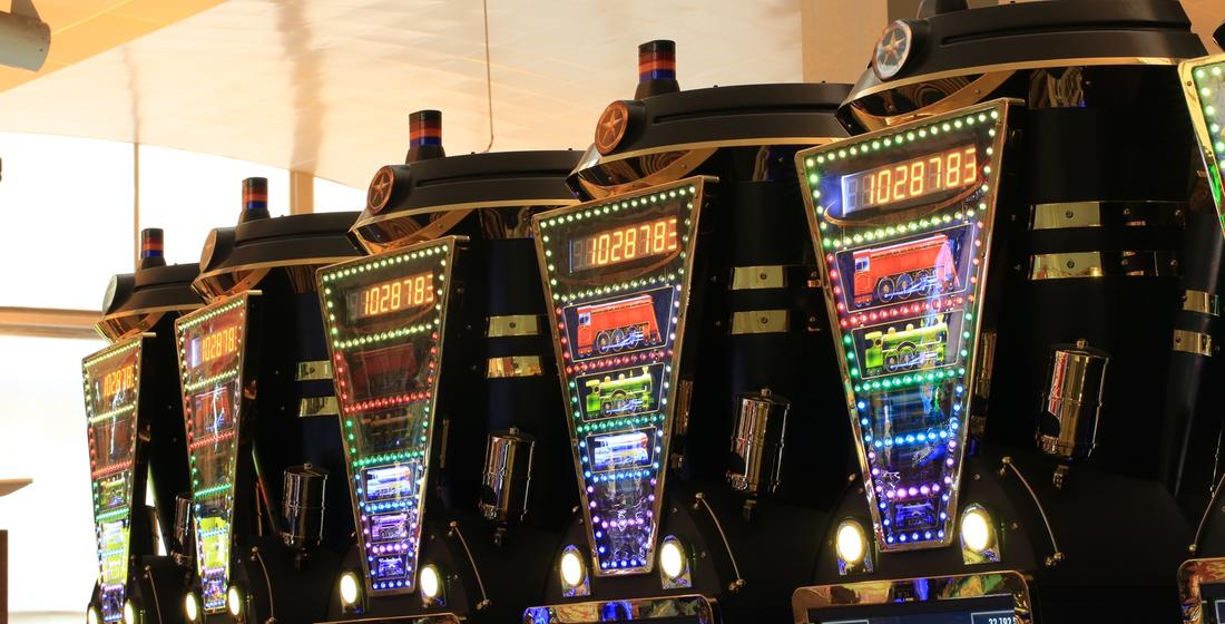 holiday palace slot machines